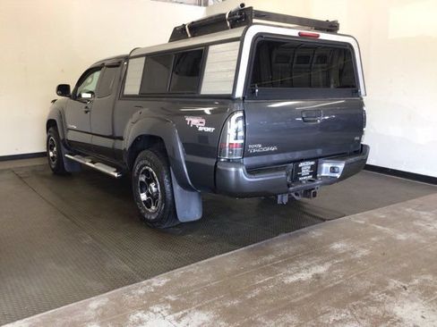 Used 2011 Toyota Tacoma 4x4 Access Cab V6 w/ TRD Sport Pkg image 4