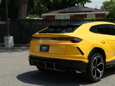 Used 2021 Lamborghini Urus AWD/4WD image 38