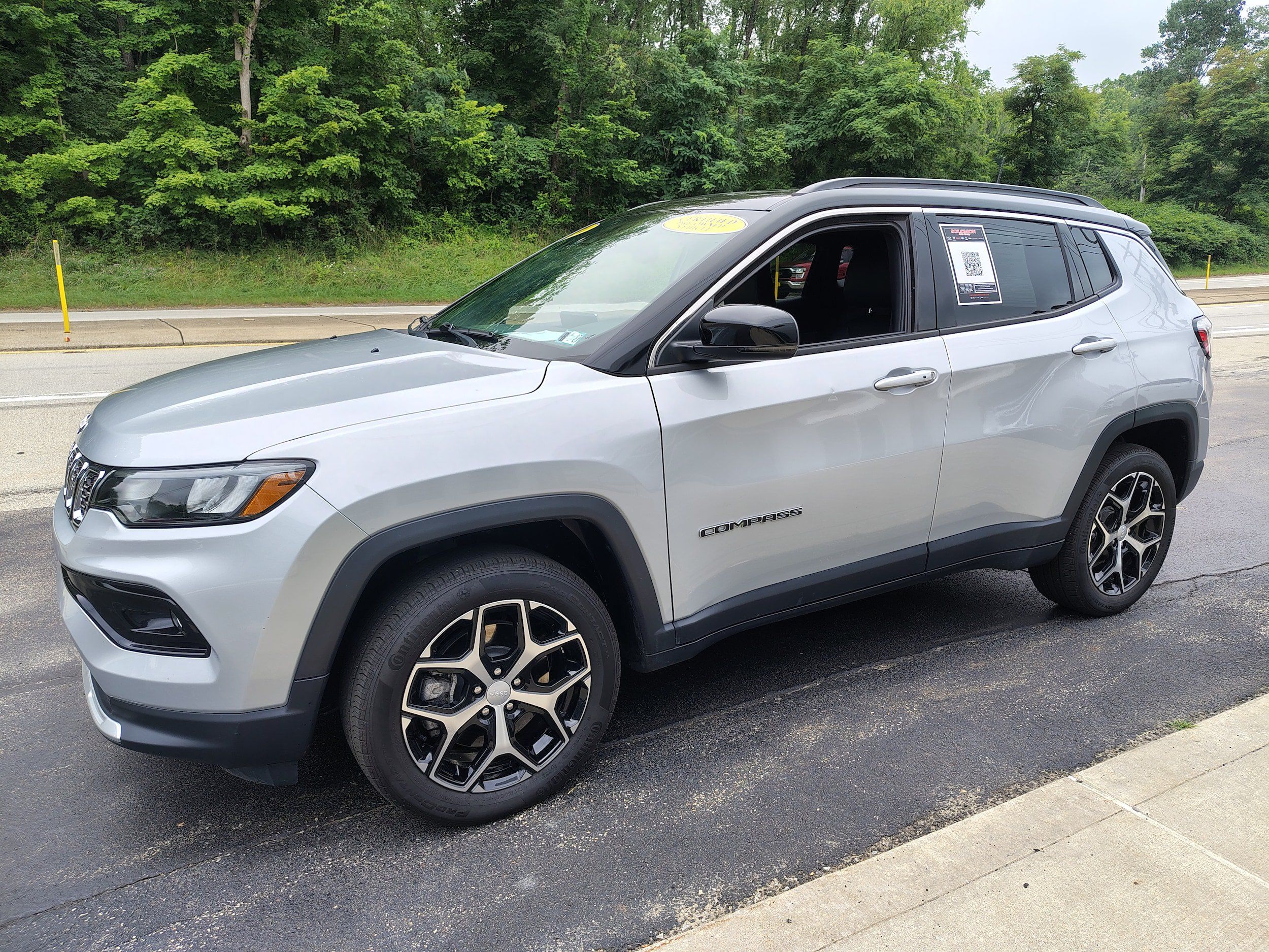 Certified 2024 Jeep Compass Limited w/ Sun and Sound Group AWD/4WD image 4