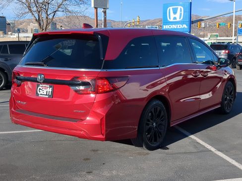 Used 2025 Honda Odyssey Sport-L image 3