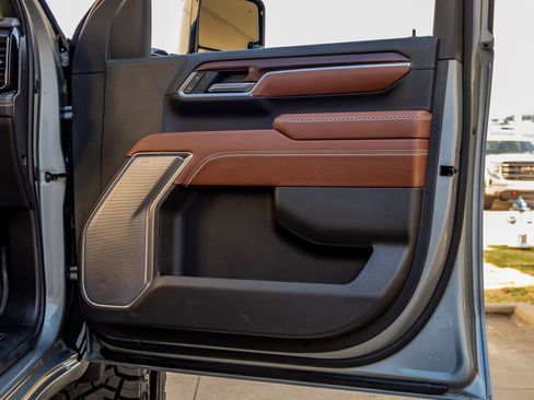 Used 2025 GMC Sierra 2500 Denali Ultimate image 37