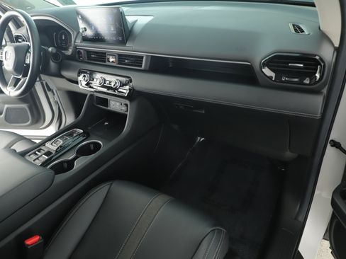 Used 2025 Honda Pilot Touring image 19