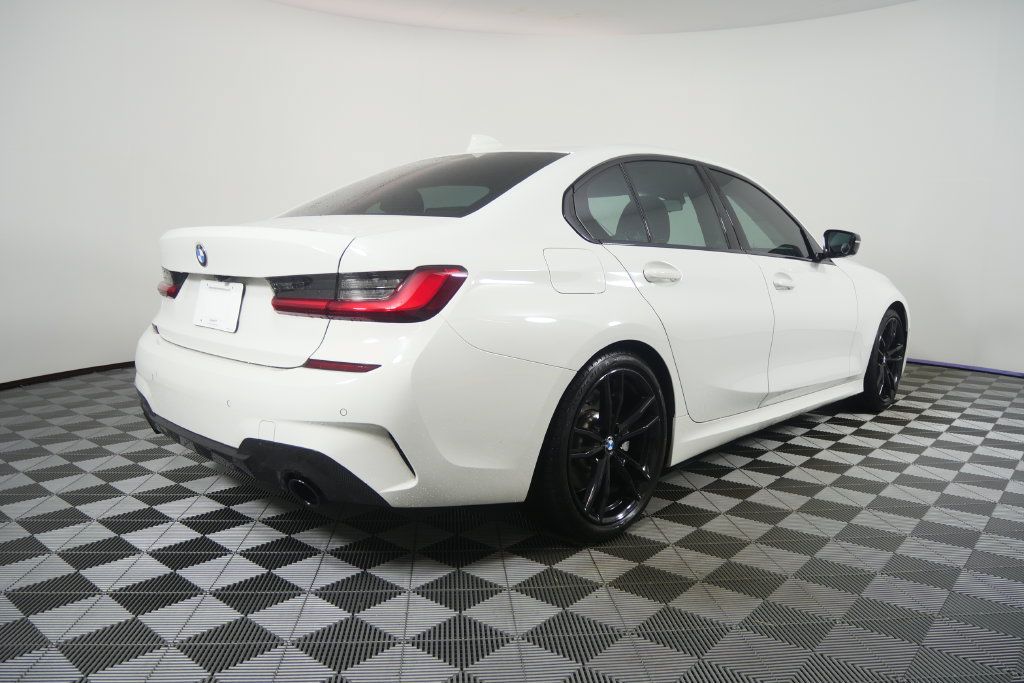 Used 2021 BMW 330i Sedan w/ M Sport Package RWD image 4