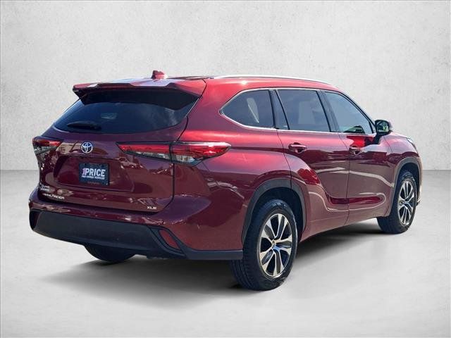 Used 2021 Toyota Highlander XLE FWD image 5