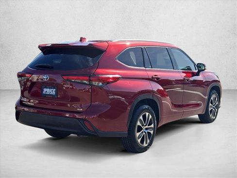 Used 2021 Toyota Highlander XLE FWD image 5