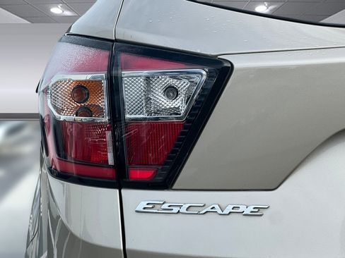 Used 2018 Ford Escape Titanium w/ Ford Safe & Smart Package image 11