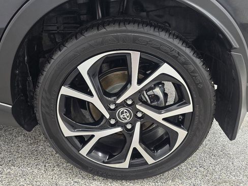 Used 2019 Toyota C-HR XLE FWD image 35