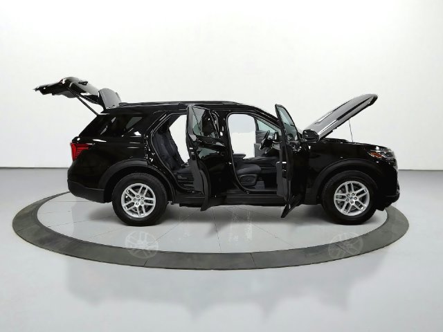 Used 2025 Ford Explorer Active AWD/4WD image 17