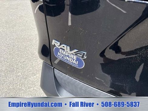 Used 2020 Toyota RAV4 LE AWD/4WD image 5
