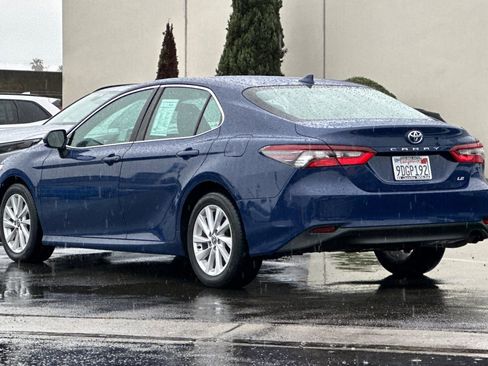 Used 2023 Toyota Camry LE image 5