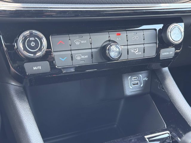 New 2026 Jeep Compass Latitude AWD/4WD image 33