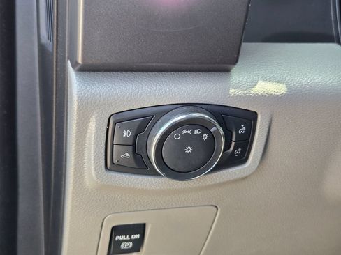 Used 2015 Ford F150 XLT AWD/4WD image 12