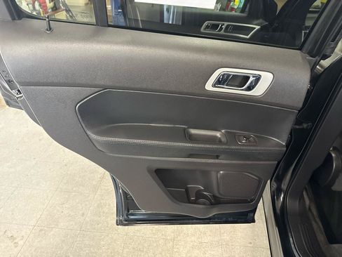 Used 2015 Ford Explorer XLT w/ Equipment Group 202B AWD/4WD image 37