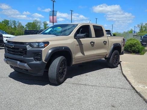 Used 2023 Chevrolet Colorado Trail Boss w/ Advanced Trailering Package AWD/4WD image 5