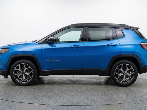 Used 2025 Jeep Compass Limited AWD/4WD image 5