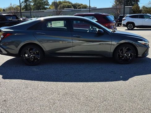 New 2026 Hyundai Elantra SEL Sport FWD image 4