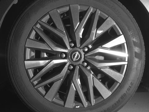 Used 2025 Nissan Altima 2.5 SV FWD image 12