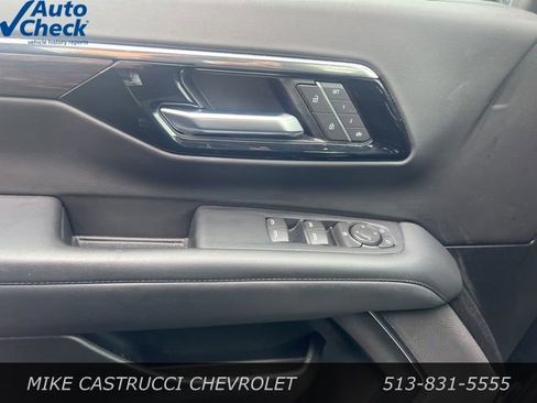 Used 2025 Chevrolet Suburban LT AWD/4WD image 9