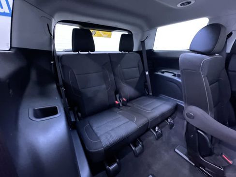 Used 2023 GMC Acadia SLE w/ Driver Convenience Package FWD image 44