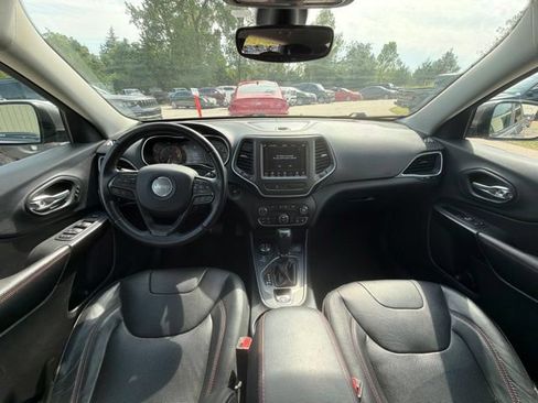 Used 2019 Jeep Cherokee Trailhawk AWD/4WD image 15