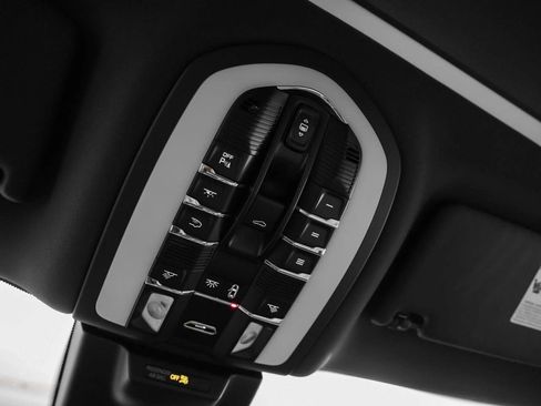 New 2025 Porsche Macan image 31