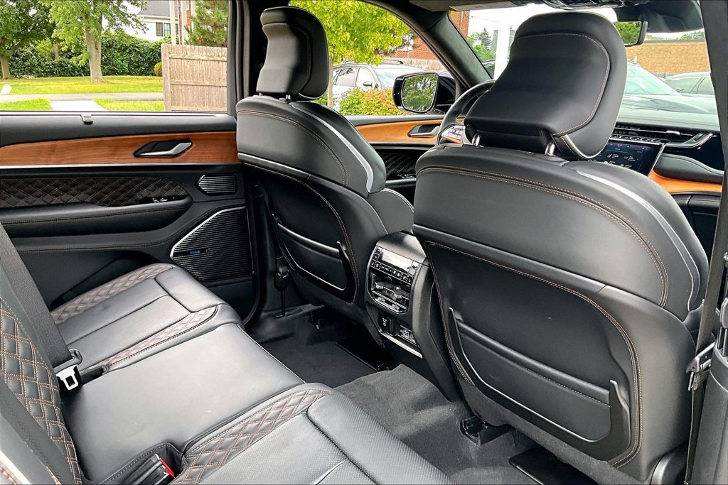 Used 2023 Jeep Grand Cherokee L Summit AWD/4WD image 29