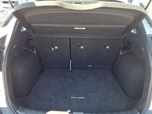 Used 2019 Nissan Kicks SV FWD image 17