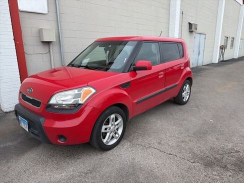Used 2010 Kia Soul + image 1