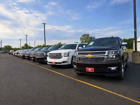 Used 2020 Chevrolet Suburban Premier AWD/4WD image 2
