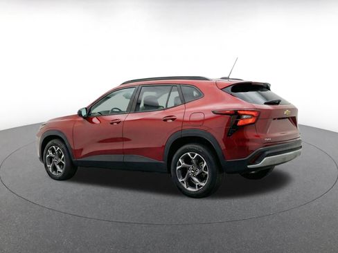 Used 2025 Chevrolet Trax LT w/ LT Convenience Package FWD image 7