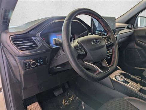 Used 2025 Ford Escape ST-Line w/ Tech Pack #1 FWD image 10