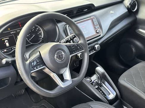 Used 2019 Nissan Kicks SV FWD image 2