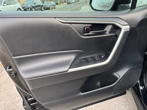 Used 2022 Toyota RAV4 LE image 15