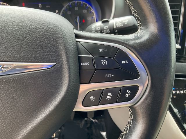 Used 2021 Chrysler Pacifica Touring-L FWD image 24