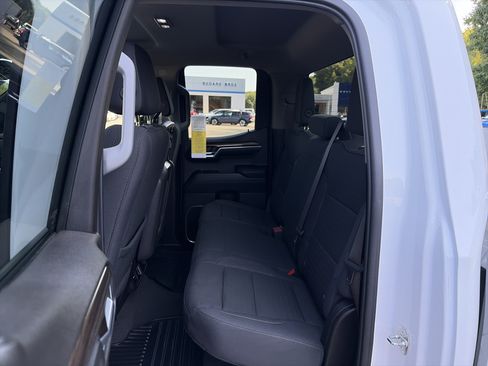 Used 2023 Chevrolet Silverado 1500 LT AWD/4WD image 12