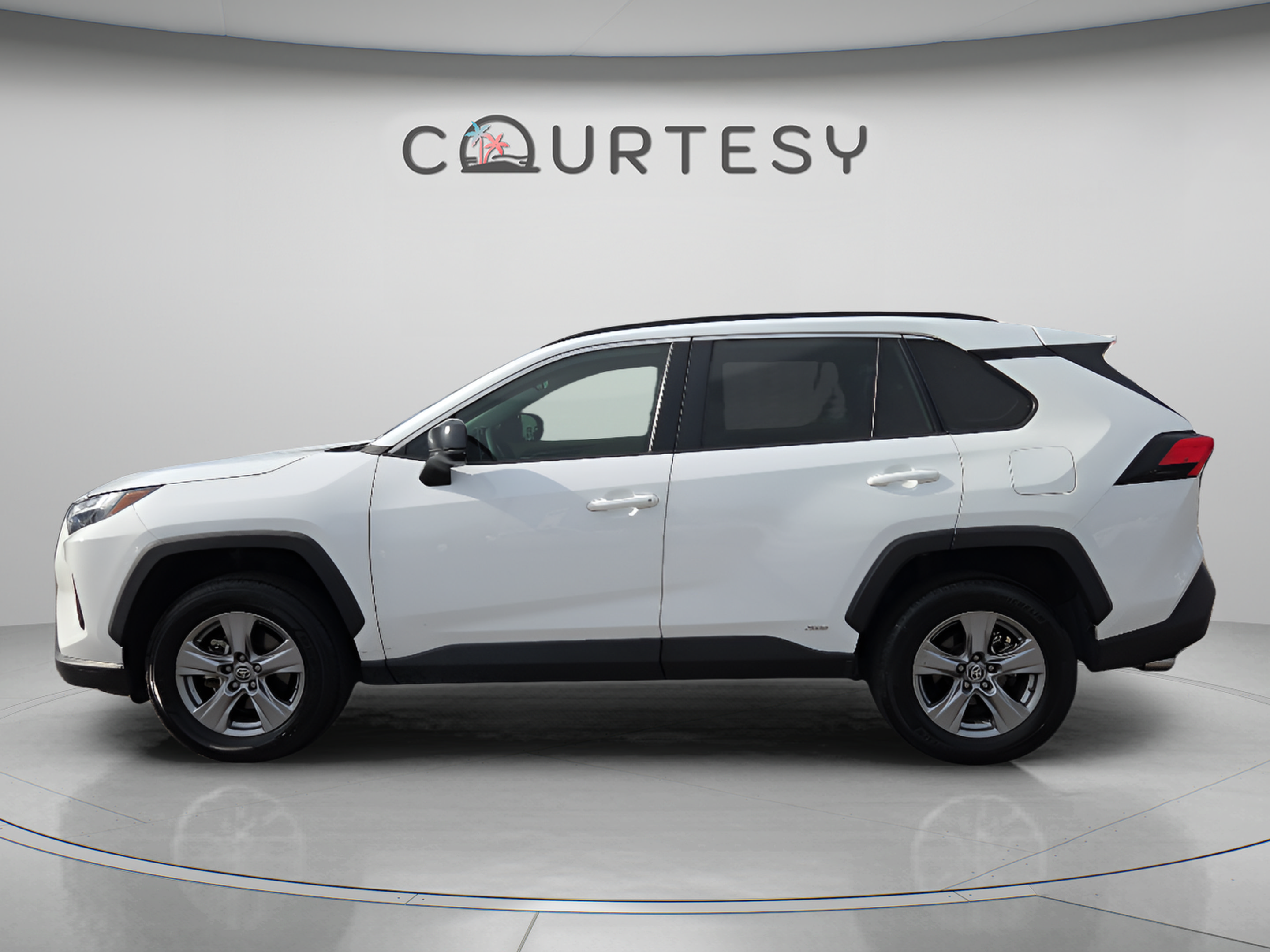 Used 2024 Toyota RAV4 LE AWD/4WD image 2