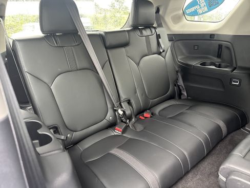 Used 2024 Honda Pilot Touring image 16