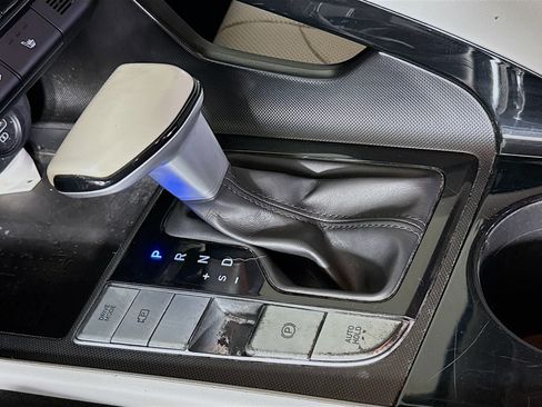 Used 2021 Hyundai Elantra Limited image 20