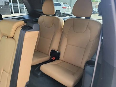 Used 2018 Volvo XC90 T6 Momentum w/ Convenience Package AWD/4WD image 31