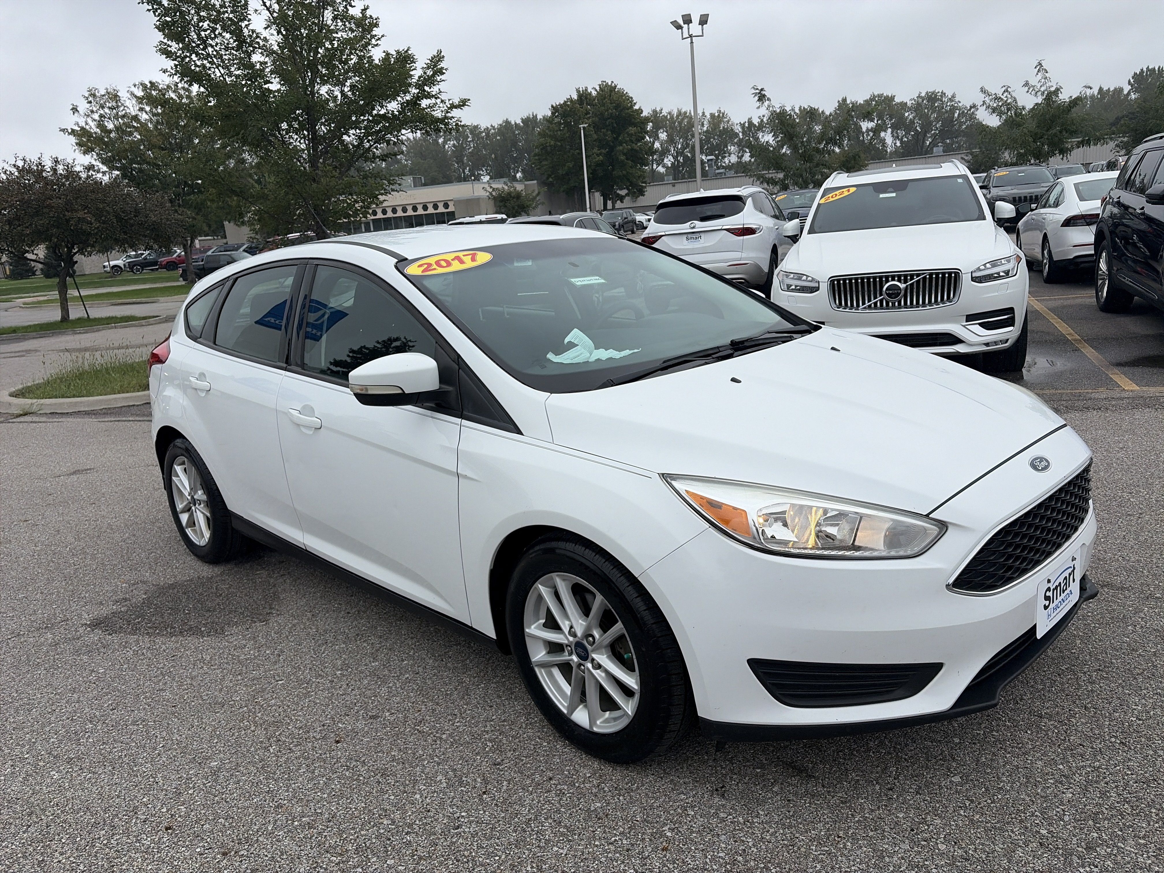 Used 2017 Ford Focus SE FWD image 3