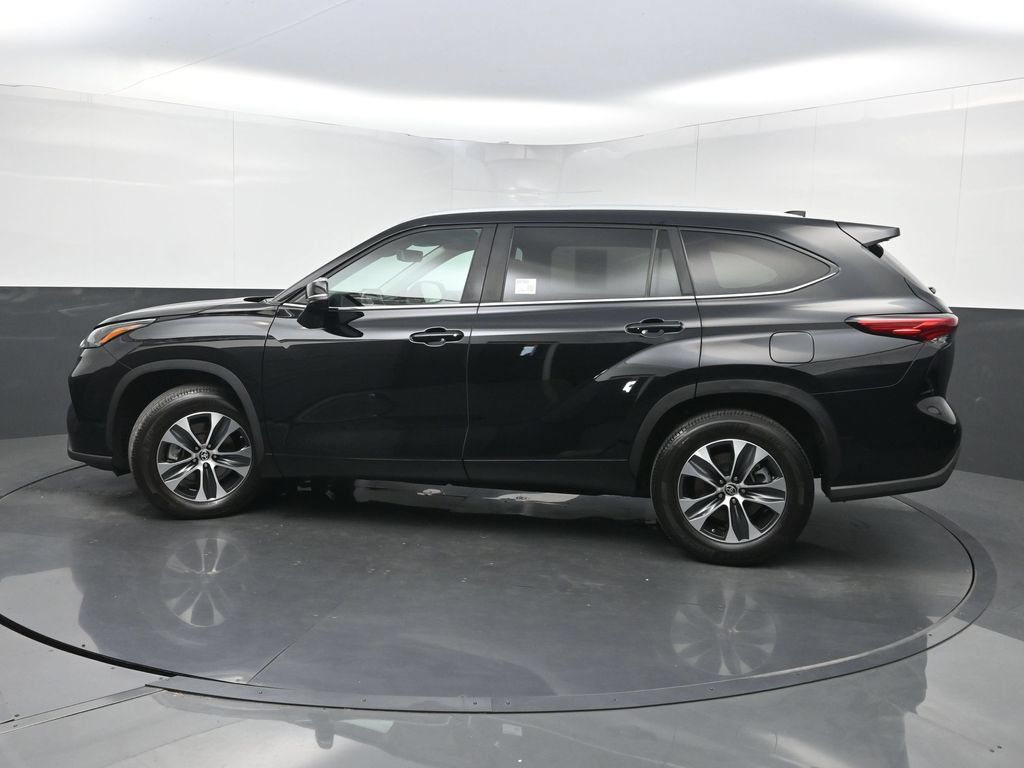 Used 2023 Toyota Highlander XLE FWD image 45