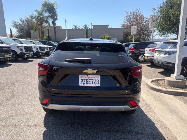 Used 2026 Chevrolet Trax LT FWD image 7