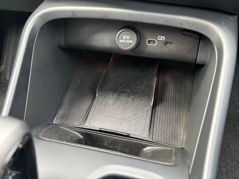 Certified 2024 Volvo XC40 B5 Core image 10