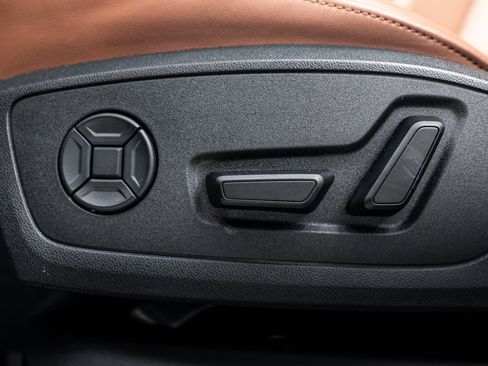 Certified 2025 Audi Q3 2.0T Premium Plus w/ Premium Plus Package image 17