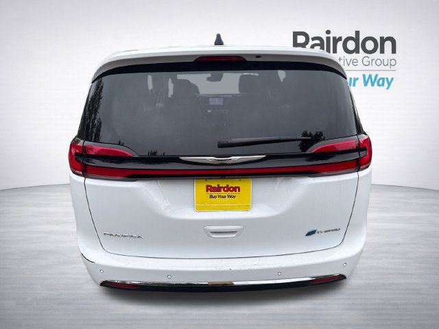 Used 2024 Chrysler Pacifica Limited FWD image 6