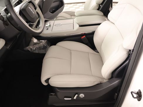 New 2026 Lincoln Navigator L Reserve AWD/4WD image 11