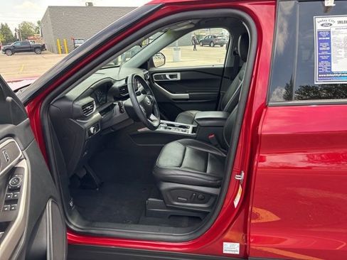 Used 2023 Ford Explorer XLT w/ Equipment Group 202A AWD/4WD image 23
