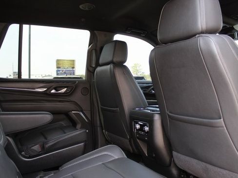 Used 2023 GMC Yukon Denali AWD/4WD image 15