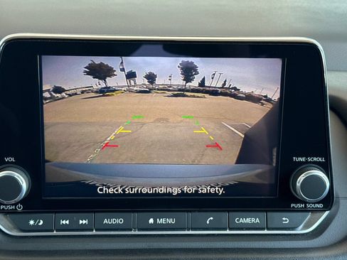 Used 2024 Nissan Rogue S FWD image 24