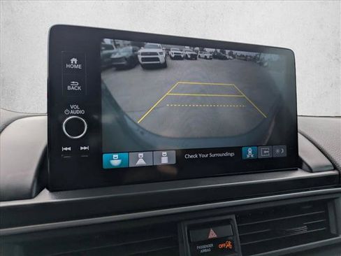 Used 2025 Honda Pilot Touring image 14